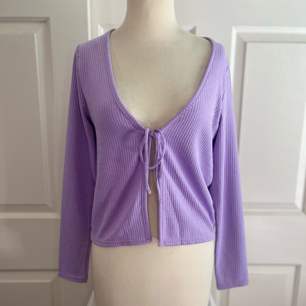 Item 009: ✨HP✨ H&M Lavender/Violet 90s Style Front-Tie Sweater (Size Medium)